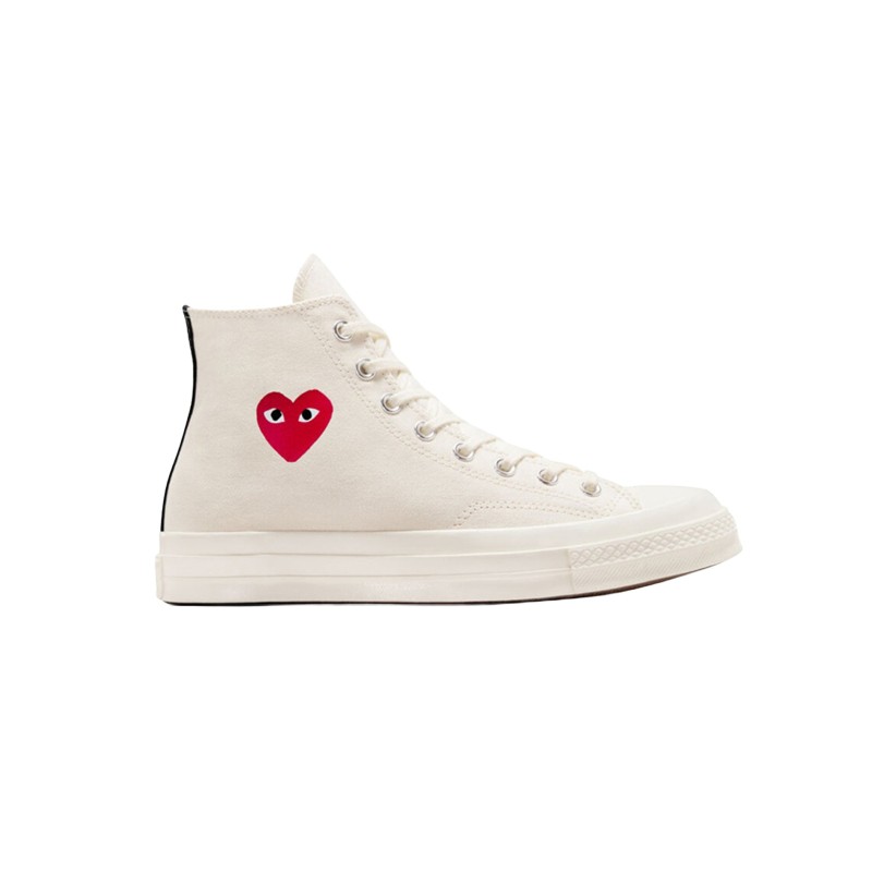 Converse x cdg play hautes blanches petits coeurs rouge K129 vue coté droit