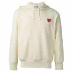 Sweat à capuche blanc avec coeur rouge vue de face