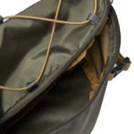 Zoom sur l'intérieur d'un sac banane vert