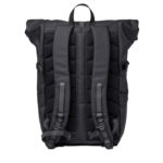 Sac à dos noir sur fond blanc vue de derrière