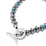Zoom sur le fermoir de bracelet argent avec perles bleues