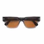 Lunettes de soleil rectangulaires grises avec verres marron clair vue de face sur fond blanc