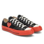 Paire de baskets Comme Des Garçons Play x Converse basses noires avec semelle rouge
