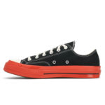 Basket Comme Des Garçons Play x Converse basse noire avec semelle rouge vue de profile