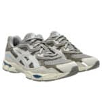 asics gel nyc couleur steeple grey et cream vue de la paire cote droit