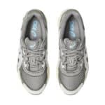 asics gel nyc couleur steeple grey et cream vue de la paire sur le dessus