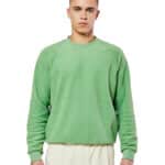 Le sweatshirt aquae couleur shamrock green de la marque homecore vue de face porté par un mannequin